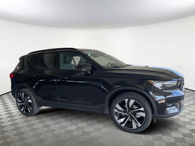 2024 Volvo XC40 Plus Dark Theme