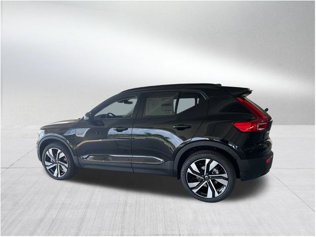 2024 Volvo XC40 Plus Dark Theme