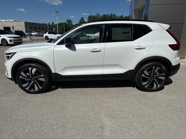 2024 Volvo XC40 Plus Dark Theme