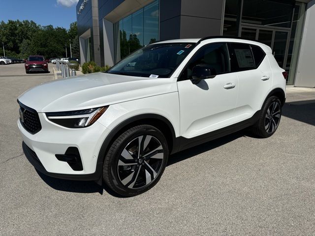 2024 Volvo XC40 Plus Dark Theme