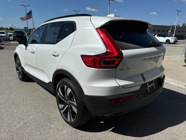 2024 Volvo XC40 Plus Dark Theme