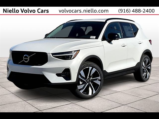 2024 Volvo XC40 Plus Dark Theme