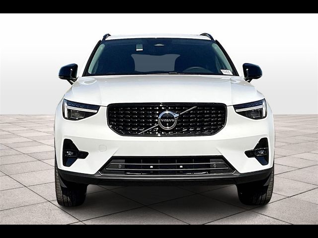 2024 Volvo XC40 Plus Dark Theme