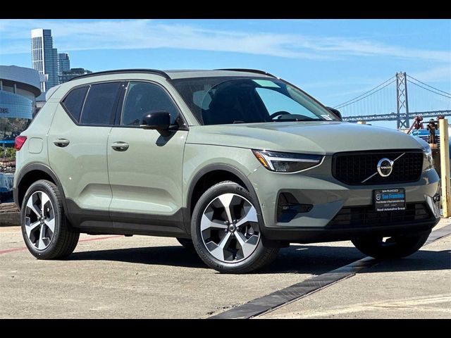 2024 Volvo XC40 Plus Dark Theme