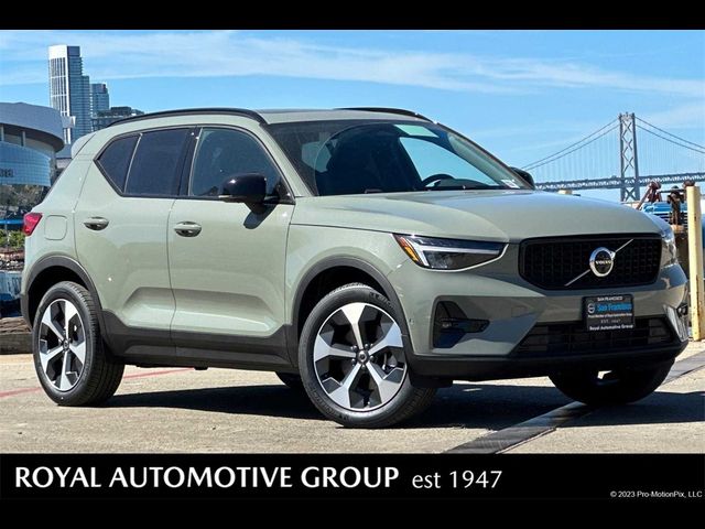 2024 Volvo XC40 Plus Dark Theme