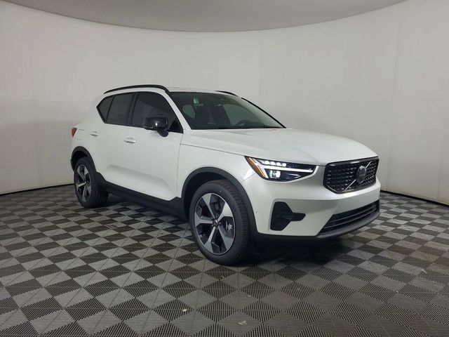 2024 Volvo XC40 Plus Dark Theme