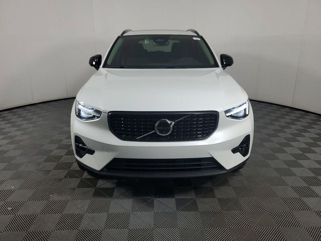 2024 Volvo XC40 Plus Dark Theme