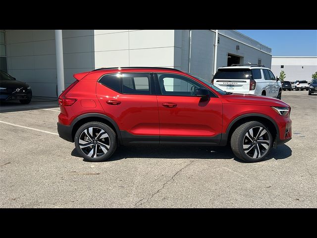 2024 Volvo XC40 Plus Dark Theme