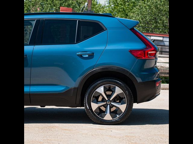 2024 Volvo XC40 Plus Dark Theme