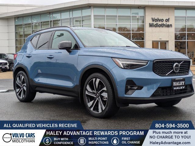 2024 Volvo XC40 Plus Dark Theme