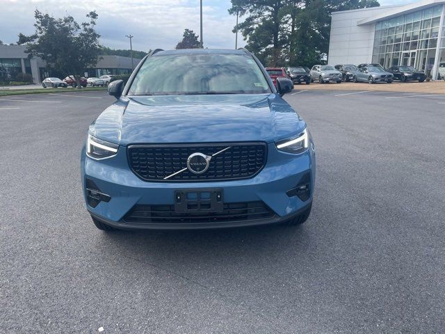 2024 Volvo XC40 Plus Dark Theme