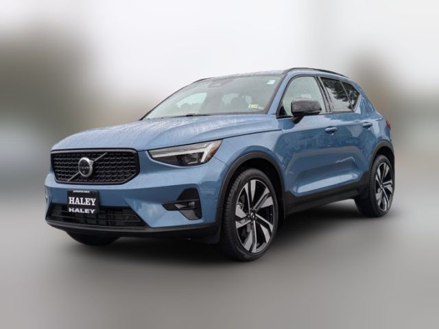 2024 Volvo XC40 Plus Dark Theme