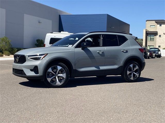 2024 Volvo XC40 Plus Dark Theme