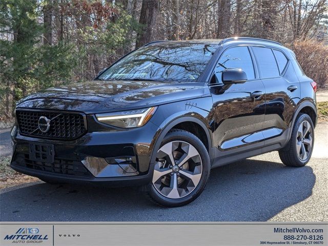 2024 Volvo XC40 Plus Dark Theme