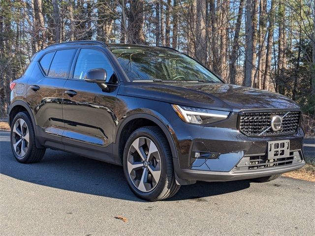 2024 Volvo XC40 Plus Dark Theme