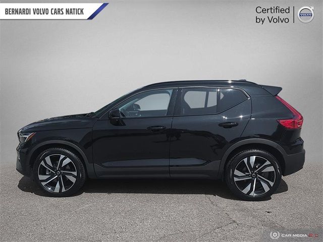 2024 Volvo XC40 Plus Dark Theme