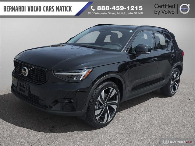 2024 Volvo XC40 Plus Dark Theme