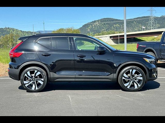 2024 Volvo XC40 Plus Dark Theme