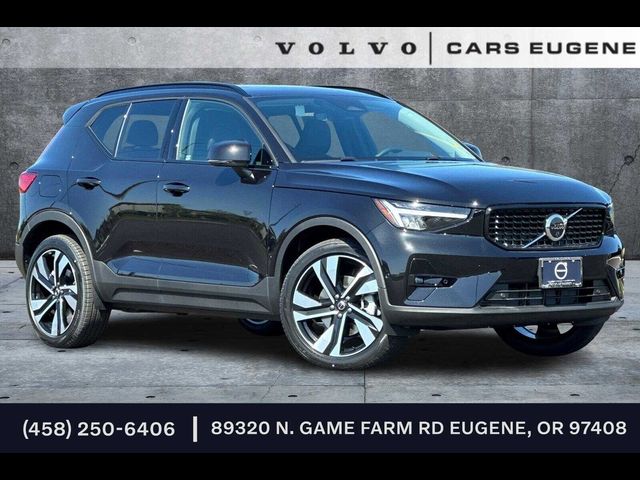 2024 Volvo XC40 Plus Dark Theme