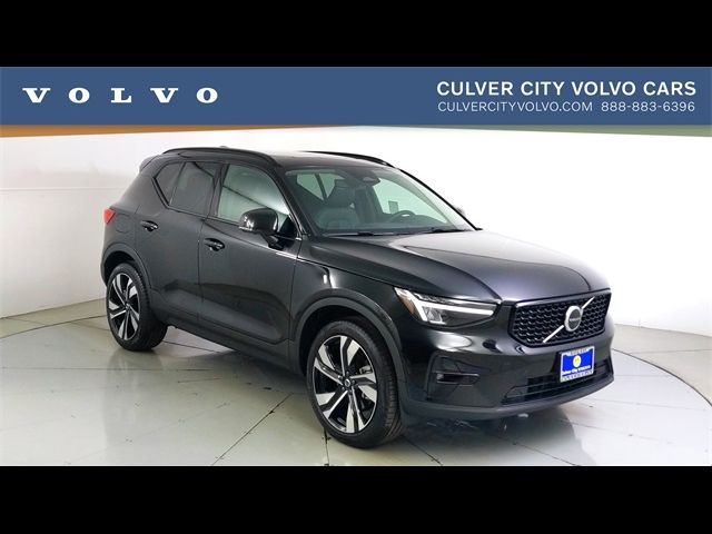 2024 Volvo XC40 Plus Dark Theme