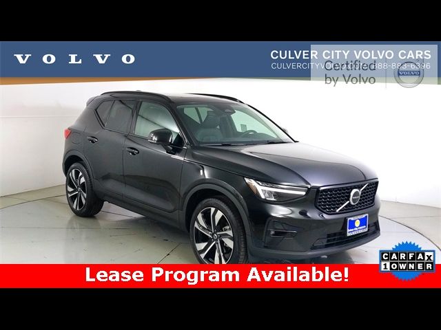 2024 Volvo XC40 Plus Dark Theme