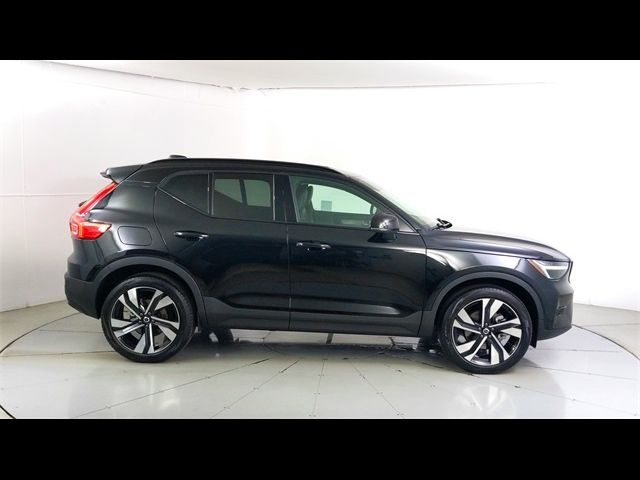 2024 Volvo XC40 Plus Dark Theme