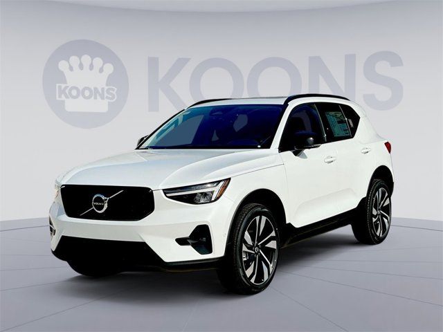 2024 Volvo XC40 Plus Dark Theme