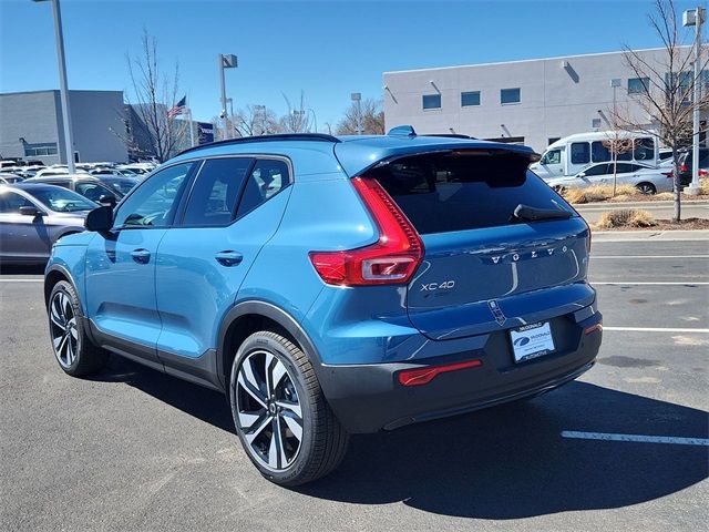 2024 Volvo XC40 Plus Dark Theme