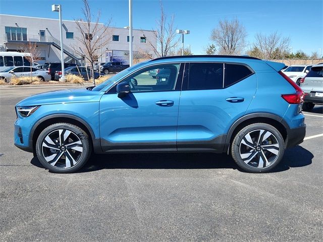 2024 Volvo XC40 Plus Dark Theme