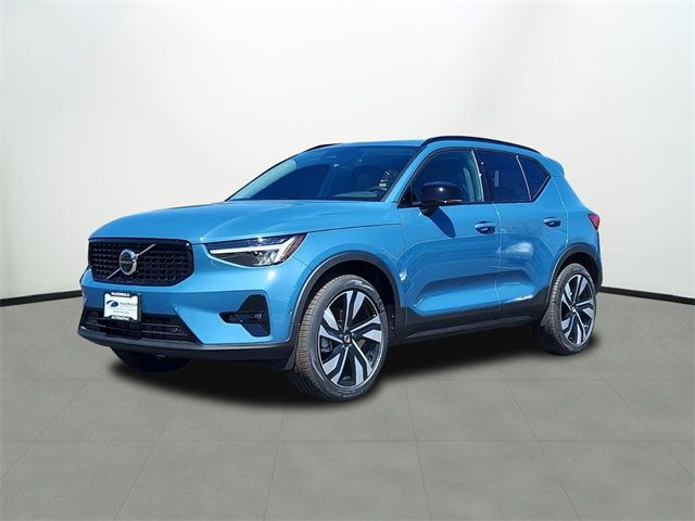 2024 Volvo XC40 Plus Dark Theme