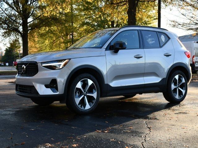 2024 Volvo XC40 Plus Dark Theme