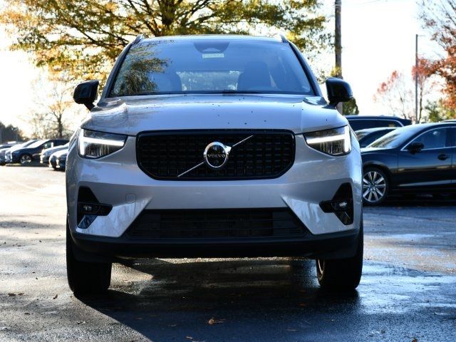 2024 Volvo XC40 Plus Dark Theme