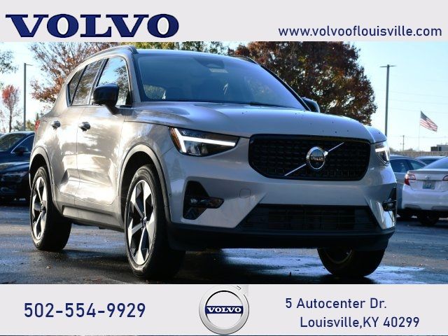 2024 Volvo XC40 Plus Dark Theme