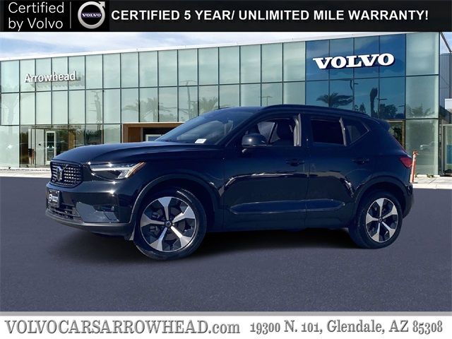 2024 Volvo XC40 Plus Dark Theme