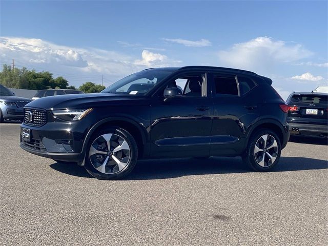 2024 Volvo XC40 Plus Dark Theme