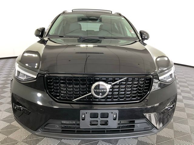 2024 Volvo XC40 Plus Dark Theme