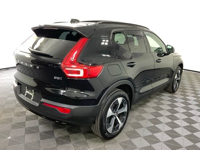 2024 Volvo XC40 Plus Dark Theme