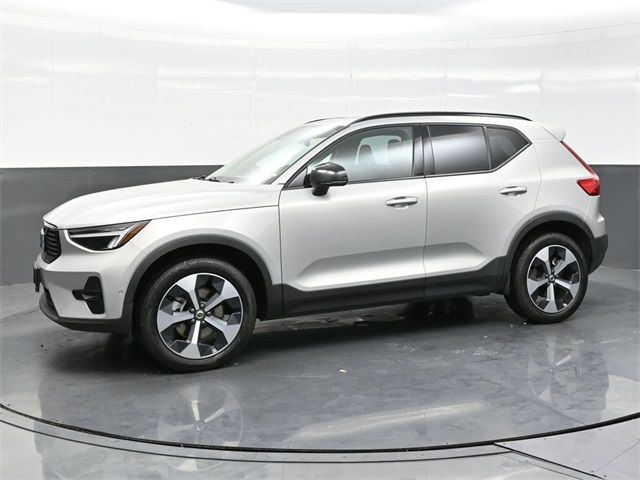 2024 Volvo XC40 Plus Dark Theme