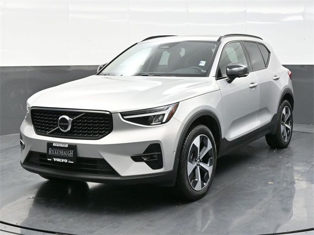 2024 Volvo XC40 Plus Dark Theme