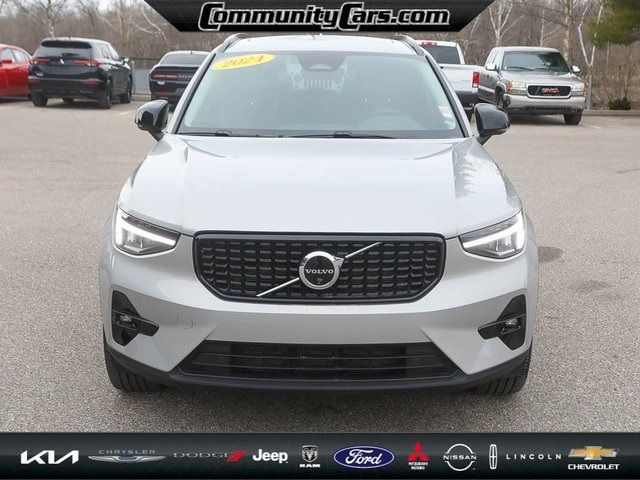 2024 Volvo XC40 Plus Dark Theme