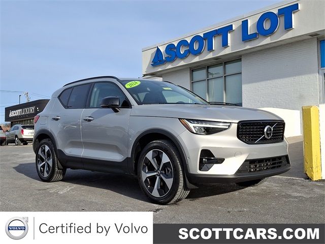 2024 Volvo XC40 Plus Dark Theme