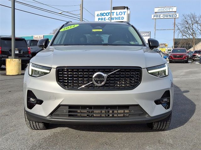 2024 Volvo XC40 Plus Dark Theme