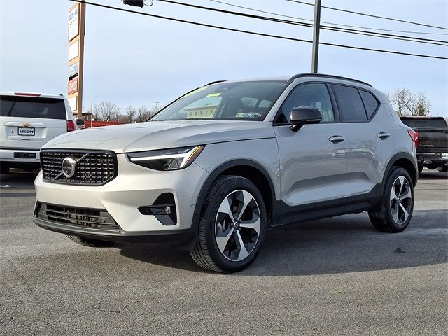 2024 Volvo XC40 Plus Dark Theme