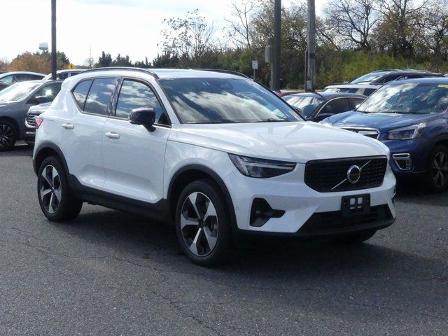 2024 Volvo XC40 Plus Dark Theme