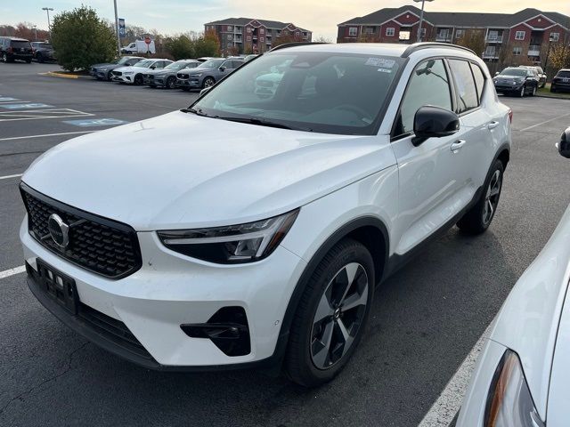 2024 Volvo XC40 Plus Dark Theme