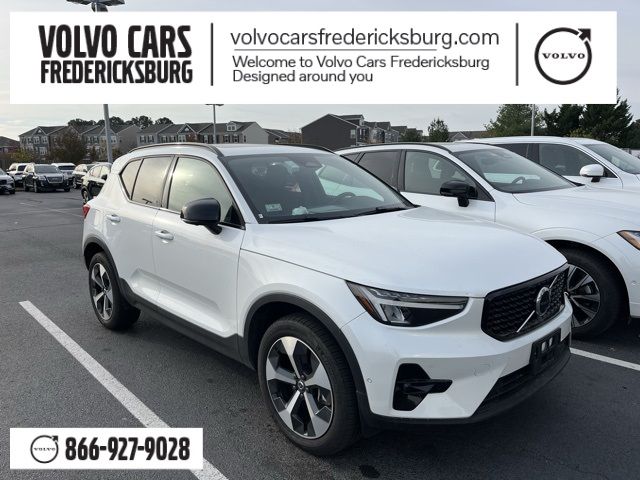 2024 Volvo XC40 Plus Dark Theme