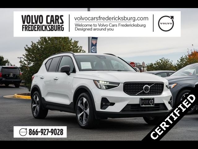 2024 Volvo XC40 Plus Dark Theme