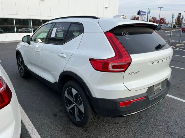 2024 Volvo XC40 Plus Dark Theme