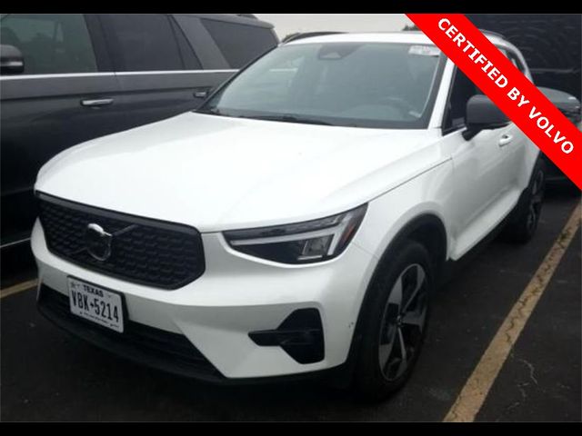 2024 Volvo XC40 Plus Dark Theme