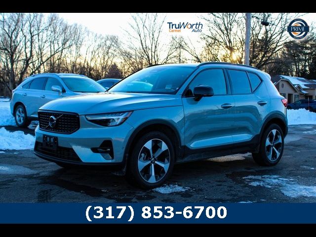 2024 Volvo XC40 Plus Dark Theme